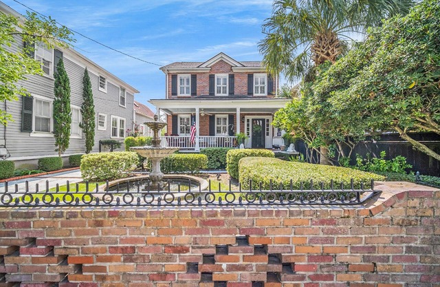 Harleston Village Family Friendly Downtown Home