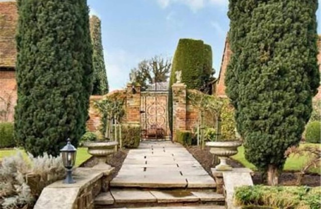 Harlington Manor