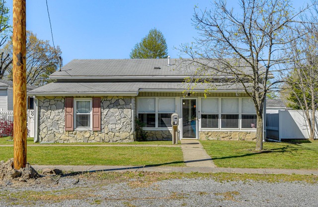 Harrisburg Home w/Private Yard + Screened Porch!