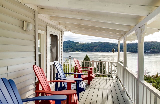 Harrison Getaway w/Deck & Lake Views!