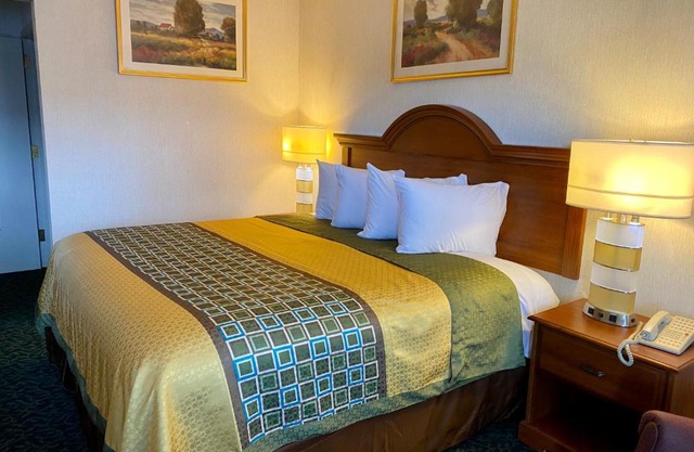 Harrisonville Inn & Suites