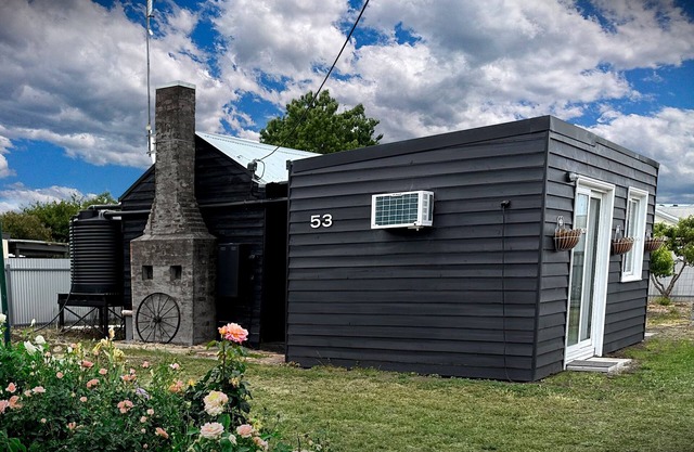 "Harry's Place" Cottage