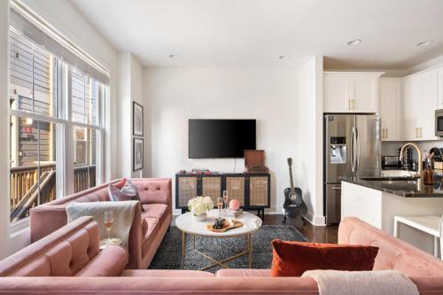 Hart Suite Buyout 6 by AvantStay Two Nashville Town Houses w Stunning Amenities Design
