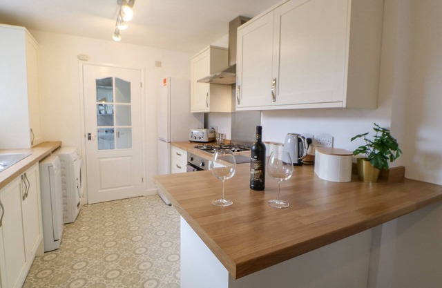 HARTLEPOOL HEAVEN, pet friendly, with a garden in Hartlepool