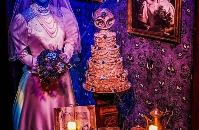 Haunted Mansion Inspired Retreat, 15 Min to Disney!