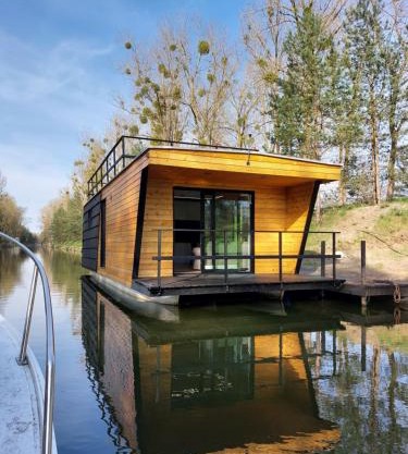 Haus Boat LIBERTY