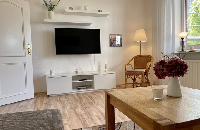 Haus Jenina - Directly on the dyke, modern vacation apartment for up to 6 people