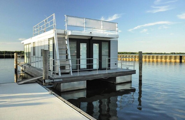 Hausboot Floating House Leni in Ribnitz-Damgarten