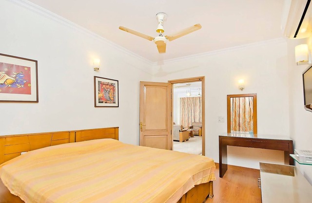 Hauz Khas-homestay Experince Simple