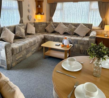 Haven Golden Sands Immaculate 3 Bedroom Pet and Autism Friendly 6 Berth Caravan with Large Gated Veranda