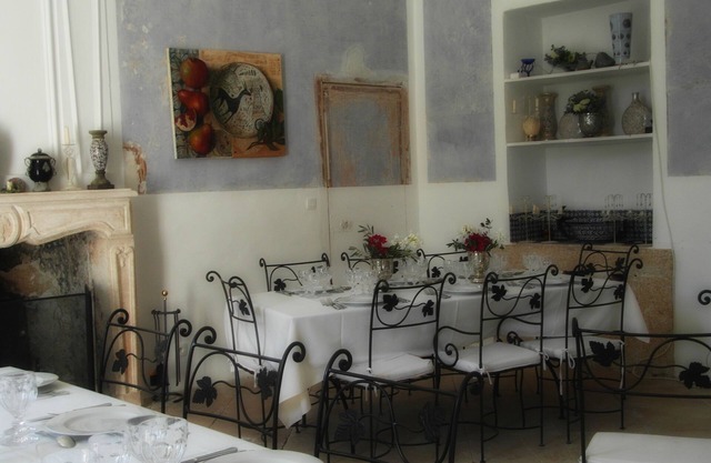 Haven of peace between vineyards and scrubland close to Avignon, Nîmes and Uzès
