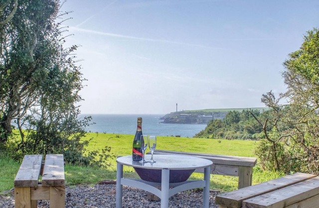 Haven View - 1 Bed Shepherds Hut - St Ishmael's