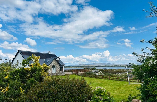 Hawthorn House - Luxurious stay with scenic views
