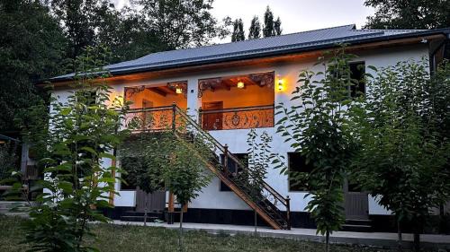 Hayat guesthouse nuratau mountain