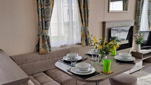 Hayling Island Holiday Park Holiday Home Sleeps 4