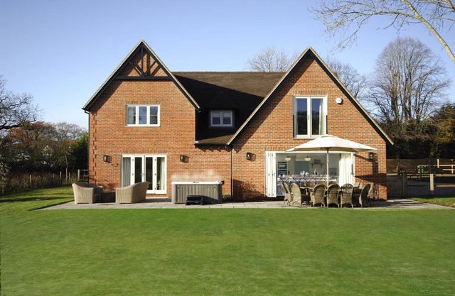 Hayward House, Hot Tub, Large Garden
