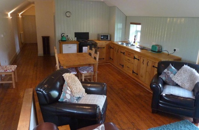 Hazel Barrow Farm Cottage