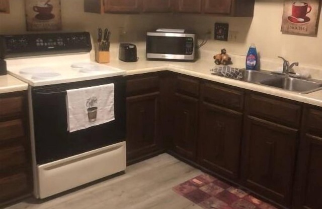 HCHideaway-Quiet, Cottagelike! Pet Friendly! Close to airport.