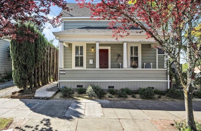 Healdsburg Plaza Gem | A Wine Country Escape