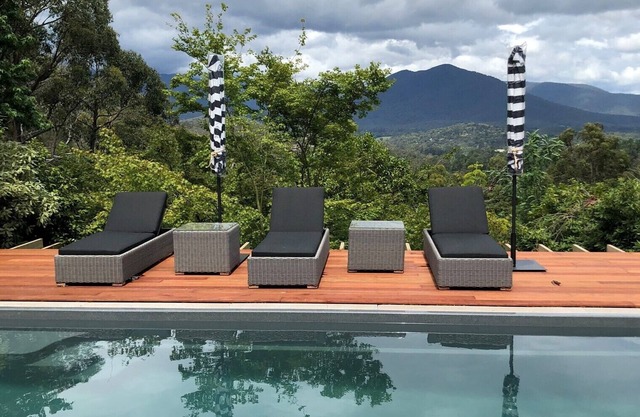 Healesville Garden Accommodation “RETREAT” (11 guests)