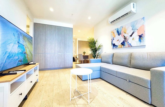 Heart of Adelaide - 2BR Rundle Mall Apt with Gym