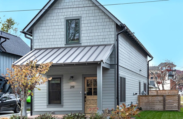 Heart of Brevard Hideaway - Walk/Bike to Downtown!