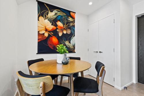 Heart of City, Free Carpark! Walk to Town Hall, Te Pae, Casino, cafes