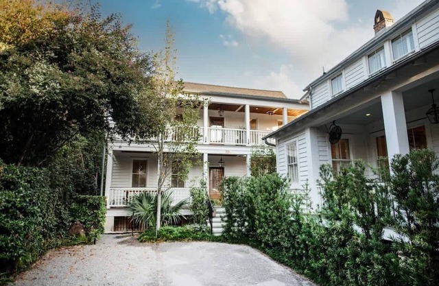 Heart of Downtown - All En-suites baths!