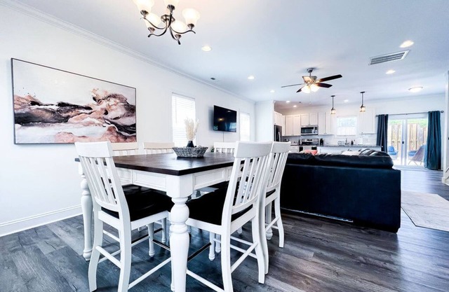 Heart of Downtown- pet-friendly ILM retreat!