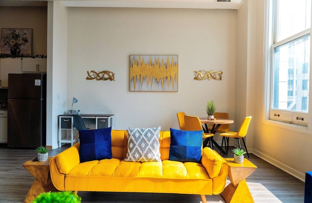 Heart of downtown Indianapolis with skywalk access to mall, fitness room, WiFi