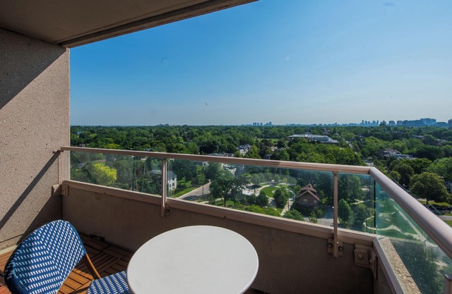 Heart of North York, Homey 2 Bdr, 2 Bth Condo+Prkg