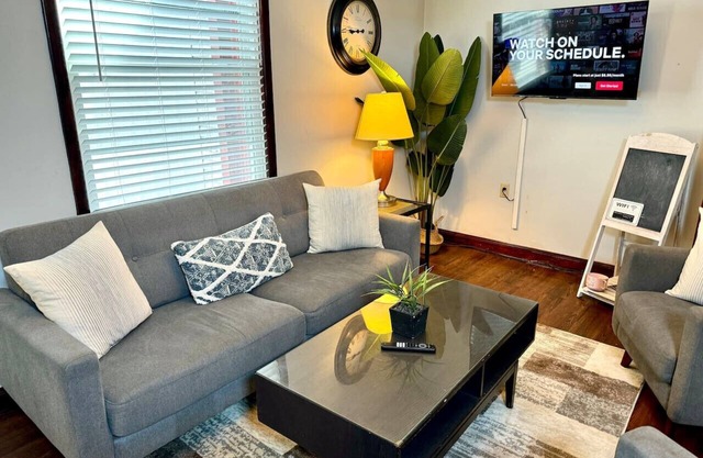 Heart of Ohio Home – Relax & Explore