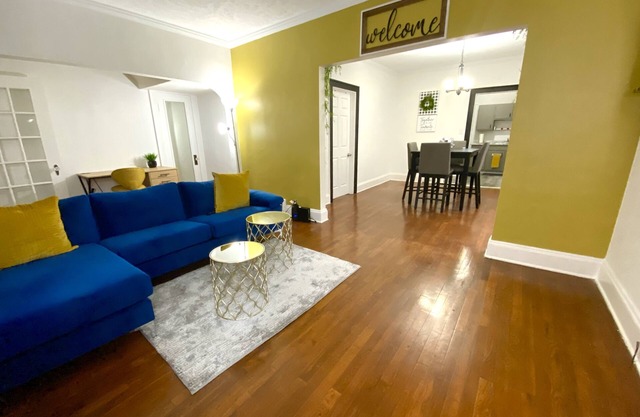 Heart❤️of Shaker Sq. + 2 Bedroom