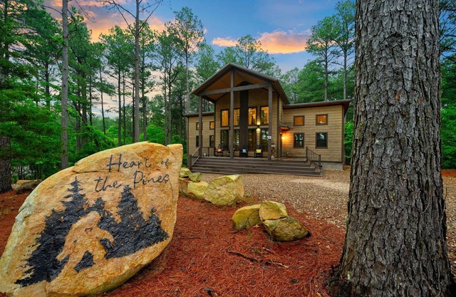 Heart of the Pines - EV Charger, Pets, Hot Tub, Soaker Tub