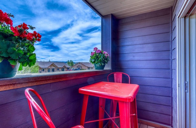 Heart of Uptown Pagosa! Cozy Condo with Balcony, Walk to Shops, Dining, and Hot Springs Nearby!