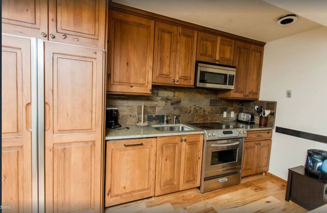 Heart of Vail Village Legacy Vail Core Condo w/Lofted Bedroom & Full Kitchen #7
