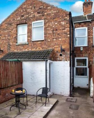 Heartwarming 3 BR Willow House with Free Parking