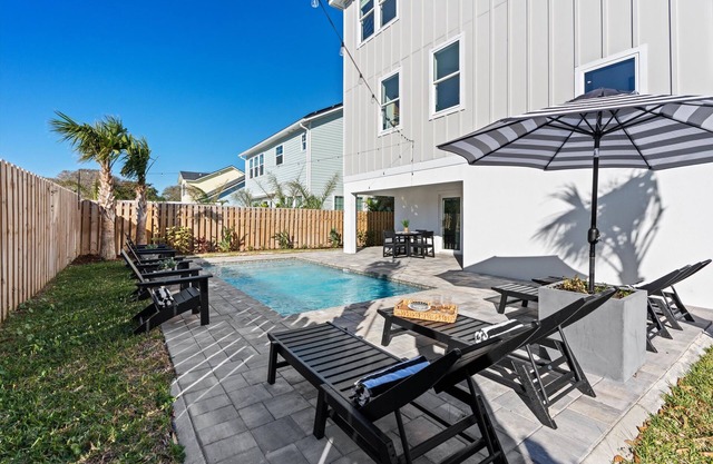 Heated Pool - 4 En-Suite King Bedrooms & Bunkroom for 6 - Direct Beach Access