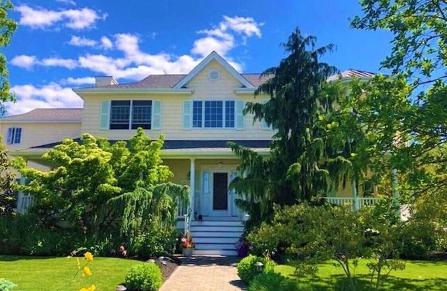 Heated Pool, Outdoor Kitchen, and More! Beautiful Shore Getaway