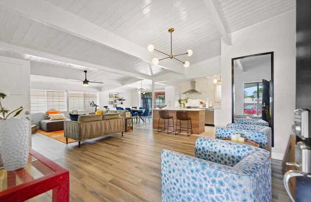 Heated Pool + Dog Friendly Gated 6 mi Universal.