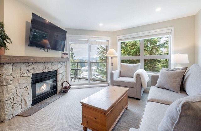 Heated pool, hot tub & gym | Ski-in/out Retreat