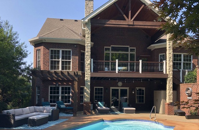 Heated pool on private cul-de-sac lot, sleeps 8