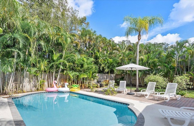 Heated Pool Peaceful Garden Villa Resort Style