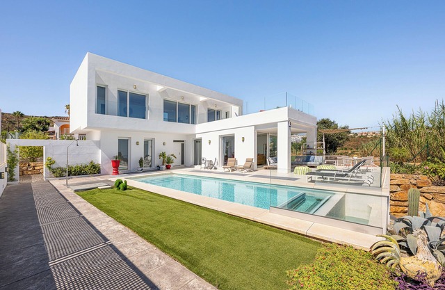 Heated Pool Villa/Sea & Gibraltar View