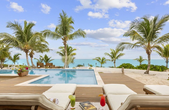 HEATED POOL w/ SWIM-UP POOL BAR on Sandy, Secluded Beach Front! On 2-Acre Lot!