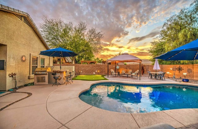 Heated Salt Water Pool Putting Green BBQ 4 Tv's
