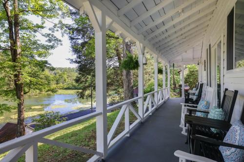 Heatherbell, A Lakeside Retreat