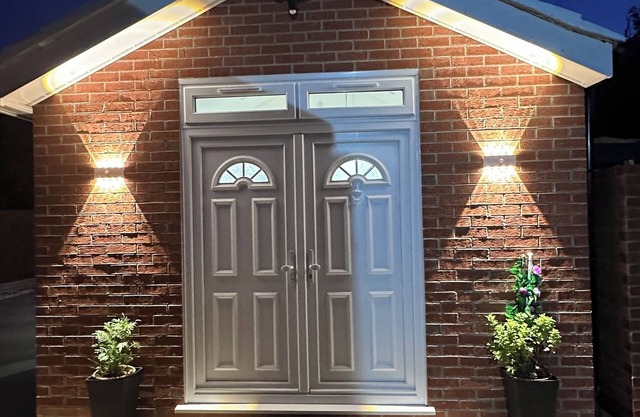 Heathrow-London Modern Guest House Luxe-Free Parking -EV Car charger