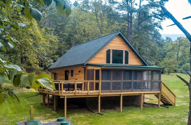 Heaven's Hideaway- perfect getaway near the river!