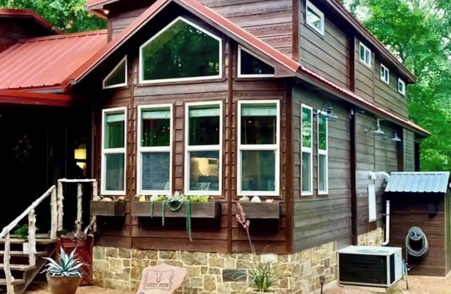 Heavenly Escape in the Forest- Under the Stars-Tiny Home near Canton, Tx